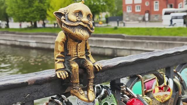 На мосту к острову Канта, Калиниград