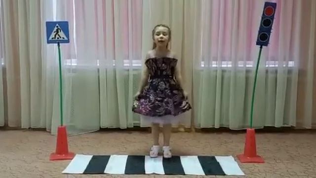 Ольга Гнездилова . 6 лет . Песенка про ПДД .