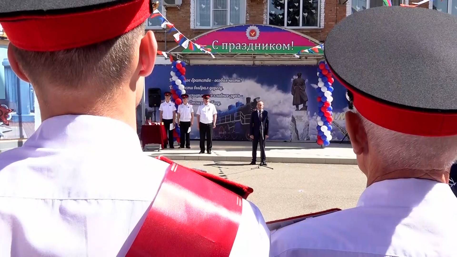 Кондратьев посетил последний звонок в Тимашевском казачьем кадетском корпусе