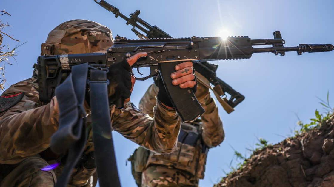Минобороны показало кадры освобождения поселка Отрадное в ДНР
