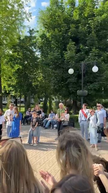 Танцевальный баттл на бульваре Пушкина. 

Куча выпускников 😍
Круто, что у нас есть такие таланты!