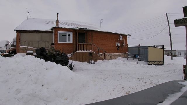 Чистим снег. Квадроцикл нам в помощь.