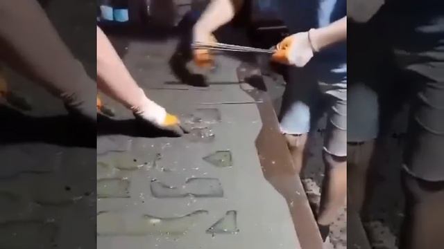 О том, как мужики бетонный забор делали. Ну как же хорошо работают!