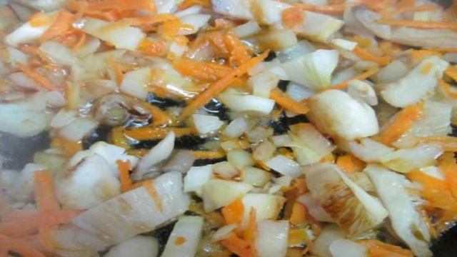 Картофельная бабка с грибами и свининой
