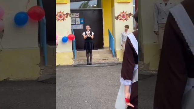 Одна из учениц решила открыто выступить с рассказом об унижениях и давлении со стороны директора.