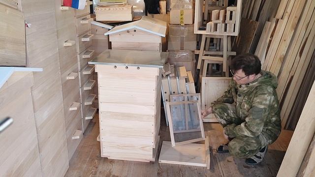 Улей Дадан 10-ти рамочный, высокое сетчатое дно, крыша плоская с выносом
