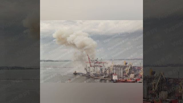 ‼️🇷🇺🇺🇦 Вчера в Одессе "Искандер" поразил контейнеровоз с военным грузо—Минобороны…🔽🔽🔽