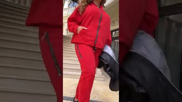 Спортивний жіночий оверсайз костюм двійка: кофта на з?