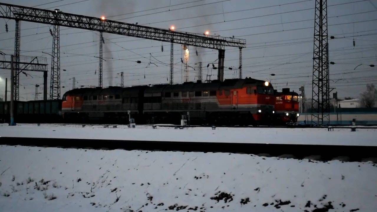 Тепловоз 2ТЭ116У-0060. Отправление с чернющими "медведями".