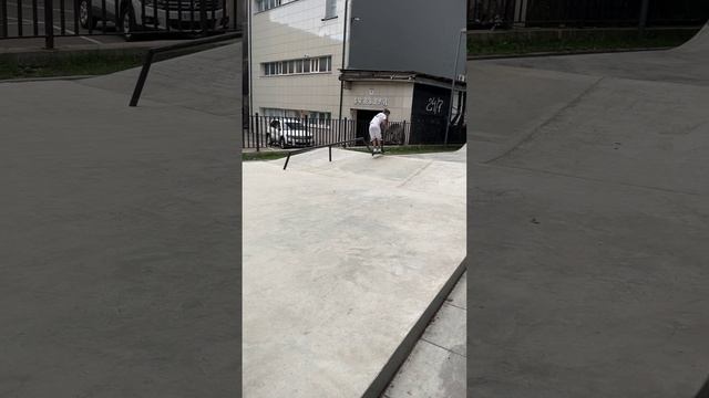 Бэнк - базовая фигура в скейт-парке.