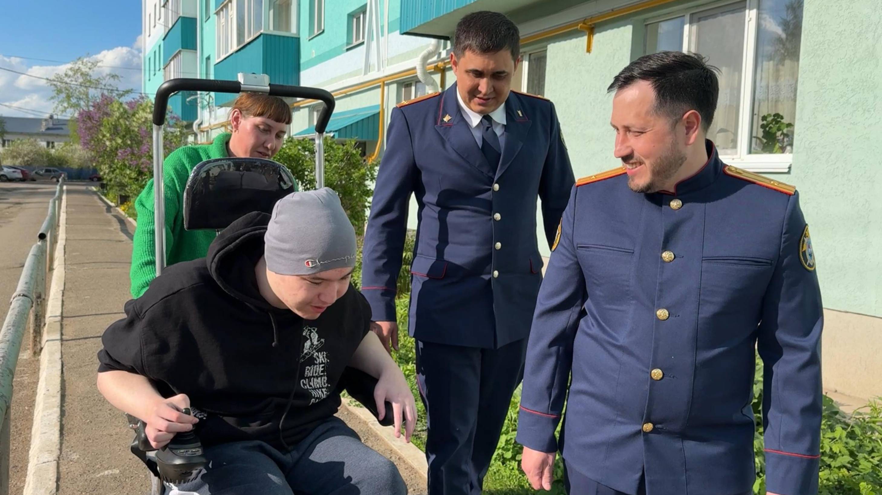 «Света белого не видел»: в Башкортостане следователи помогли инвалиду выходить на прогулки