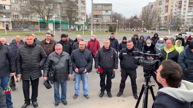 Церемония возложения цветов к памятнику погибшим при