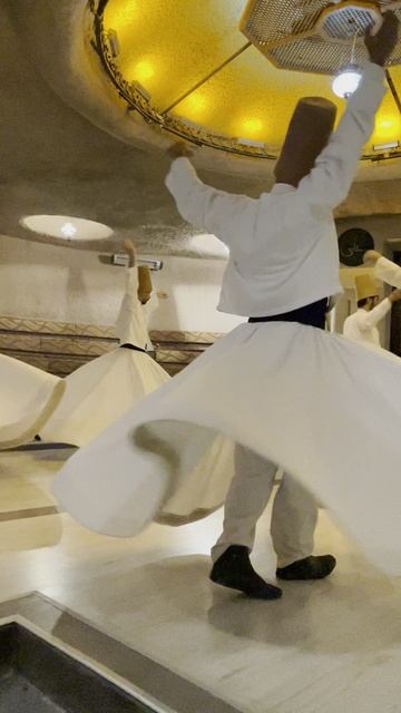 Завораживающий, мистический танец дервишей