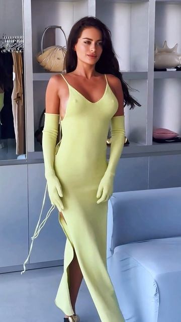 FXE6ItxxTSE - Beautiful green summer outfit #fashion #style #outfit #shorts