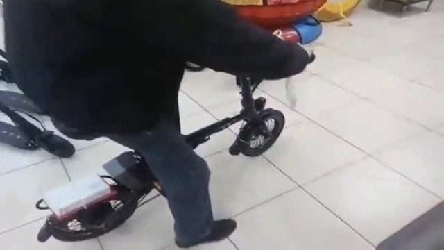 Иван Гамаз тестирует электровелосипеды