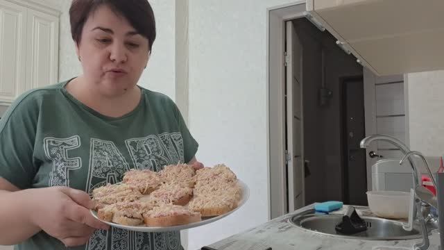 Бутерброды на завтрак, срезала укроп
