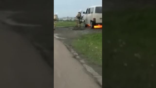 На трассе в Костанайской области загорелся микроавто?