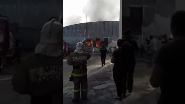 Жесткий пожар в Новороссийске. Ужасные кадры с места Ч