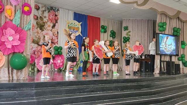 Танец племени первоклашек