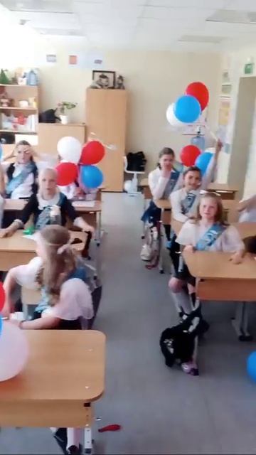 В школах Мариуполя, прозвучал последний звонок❤️☺️