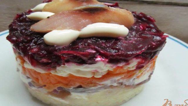 Селедка под шубой с брынзой