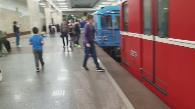 Выставка ретровагонов на станции Партизанская. 18 мая 2025