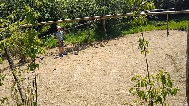 БЬËМ УДАРЫ С ЛËТА ЛЕВОЙ НОГОЙ