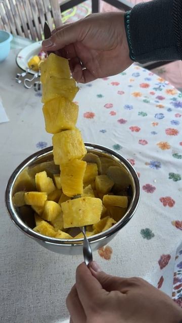 Десерт из ананаса на мангале