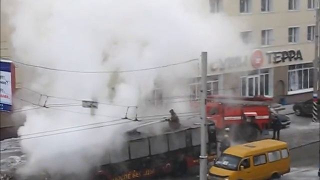 Омск Пожар в троллейбусе 27 12 12
