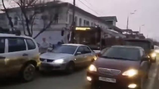 В Подмосковье водитель автобуса умер за рулём и спров?