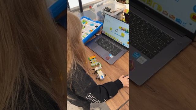 На занятии по Робототехнике❤️🥰🌞Таисия в эфире ❤️