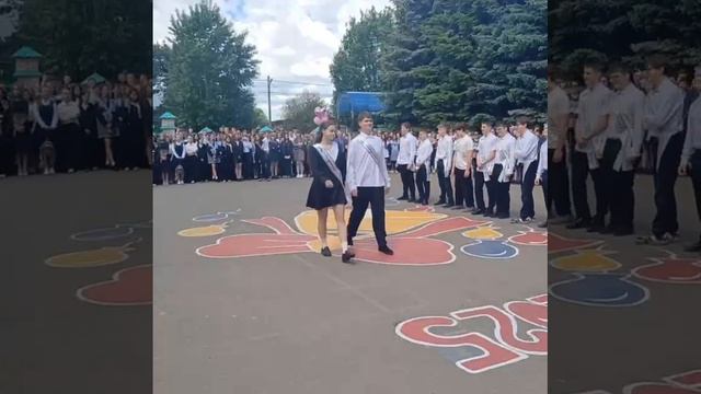 «И вот он — последний звонок»: праздник прощания прошел в Алексеевской школе №3