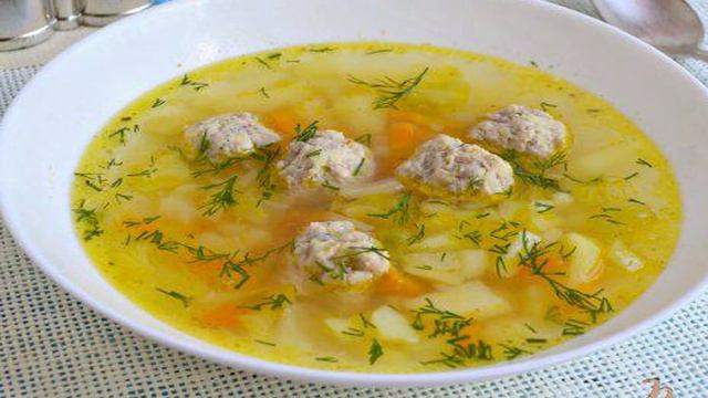Суп с капустой и куриными фрикадельками