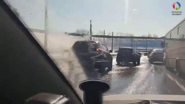 Две иномарки столкнулись на спуске с Молитовского мос