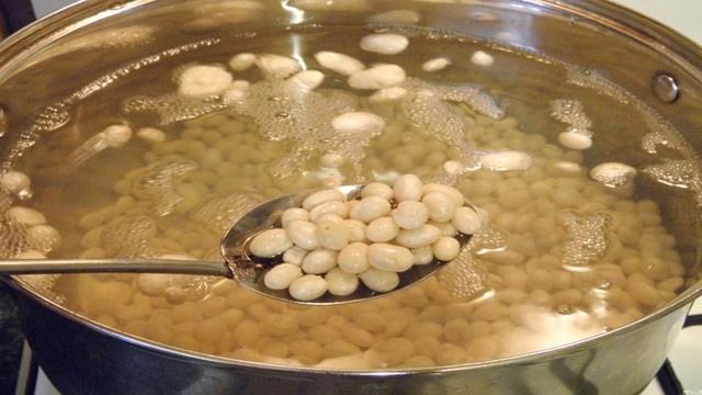 Фасолевый суп с яйцом