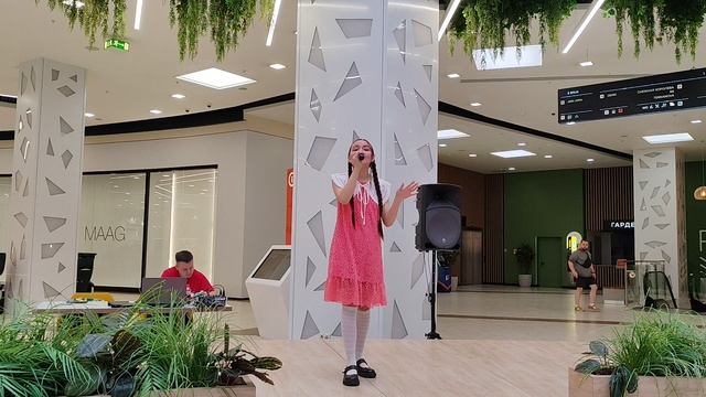Этот мир... поёт Надирова Алиса
ТРЦ Весна концерт Сила искусства. 
Огромное спасибо за приглашение