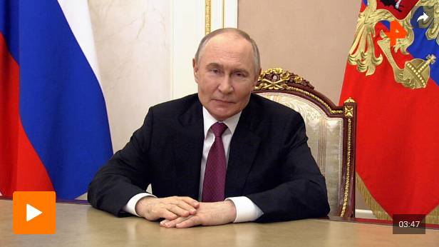 Путин поздравил россиян со 100-летием выхода первого номера "Комсомолки"