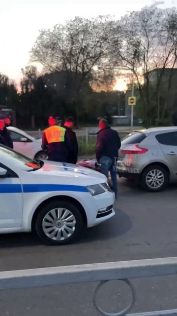 Прямо сейчас на Октябрьской задерживают мотоциклиста   «Он попал в аварию и пытался сбежать, но благ