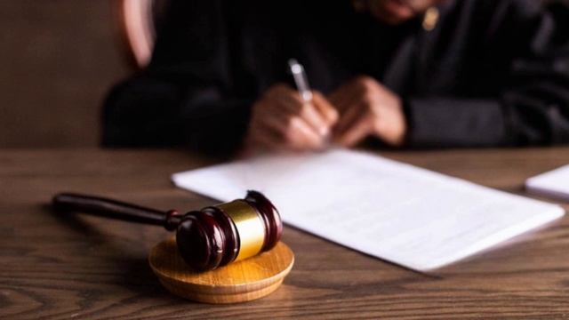 Женщина по указу мошенников совершила теракт в отделе полиции в Петербурге