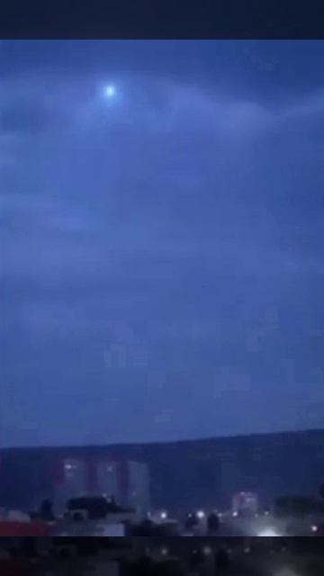 Необычная светящаяся сфера была замечена в Мехико.