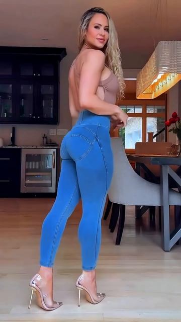 e7rjypd2aNc - These Fit Jeans look beautiful on this girl #shorts
