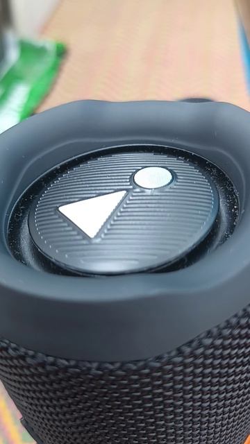 bass test 100% volume. У меня аш пол трясётся 😅😅😅