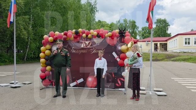 Сегодня в школах прозвенели последние звонки для выпускников 9 и 11 классов