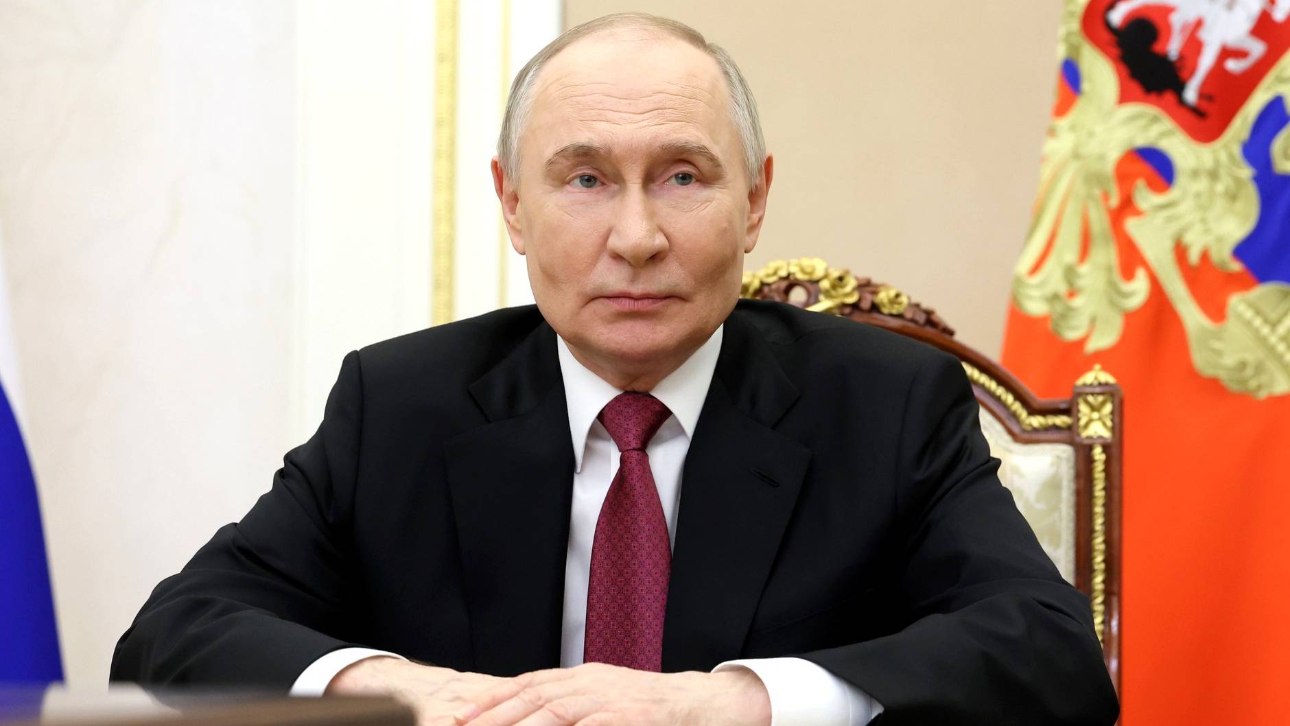 Владимир Путин поздравил со 100-летием выхода первого номера «Комсомольской правды»