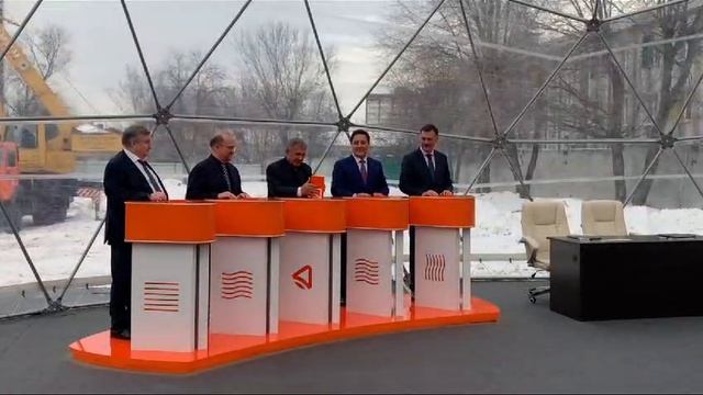 ЦОД, камень и серьёзные лица — начало великой стройки!