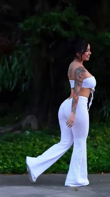 EGkGH_DF9eM - Beautiful model in tight palazzo pants summer outfit idea #fashion  #style #outfit #sh