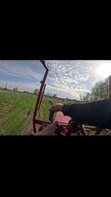 По полям