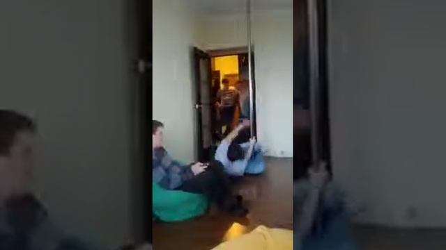 Эпичное падение пилона