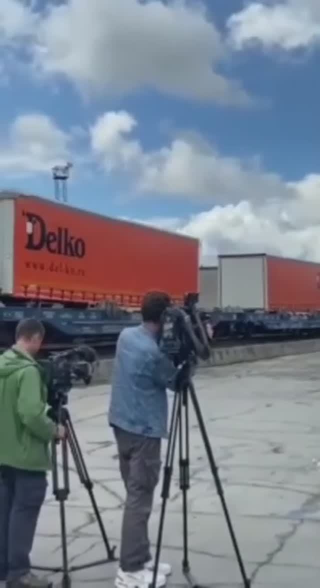 А можно и по-другому_ контрейлерный поезд #delko
