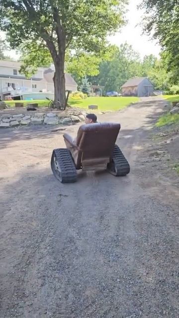 Диванный воин!